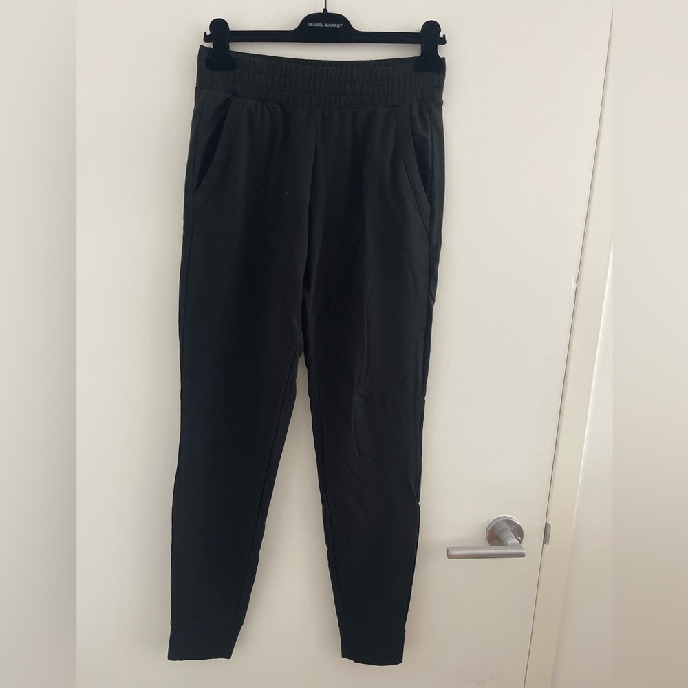 Alo yoga jogger pant, only wore once- size small jersey knit